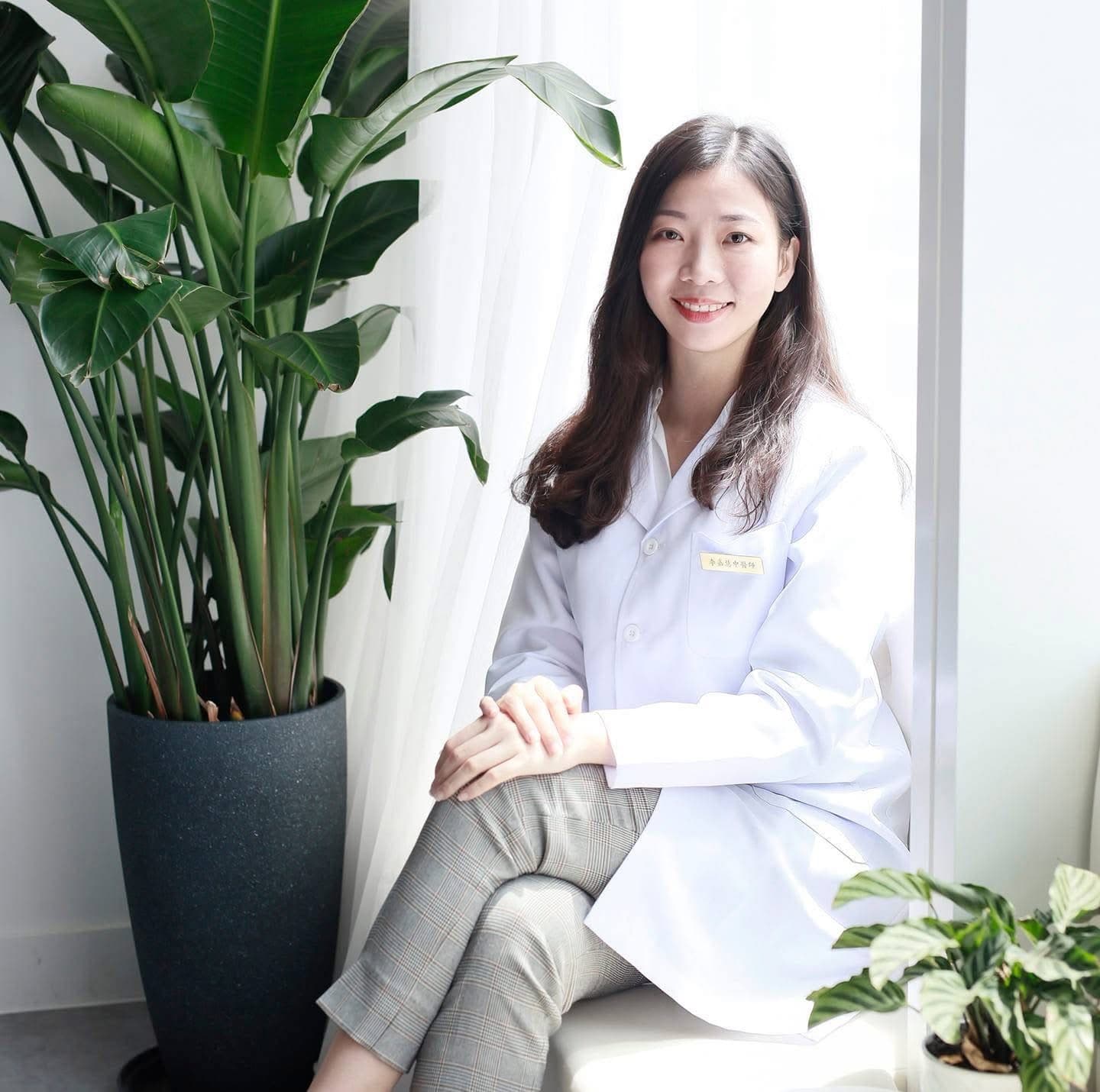 李嘉慧中醫師形象照